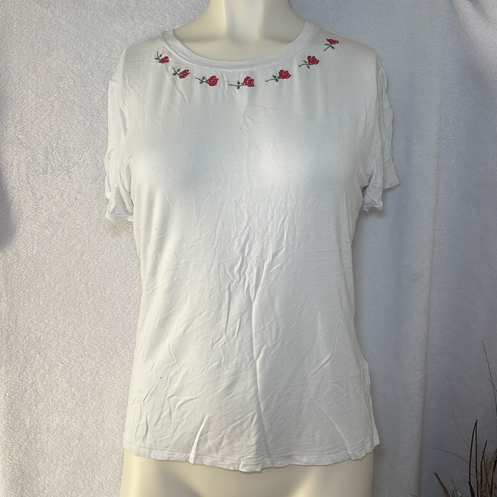 Popular‎ 21 White T-Shirt Rose Embroidered Short Sleeve Top Size M